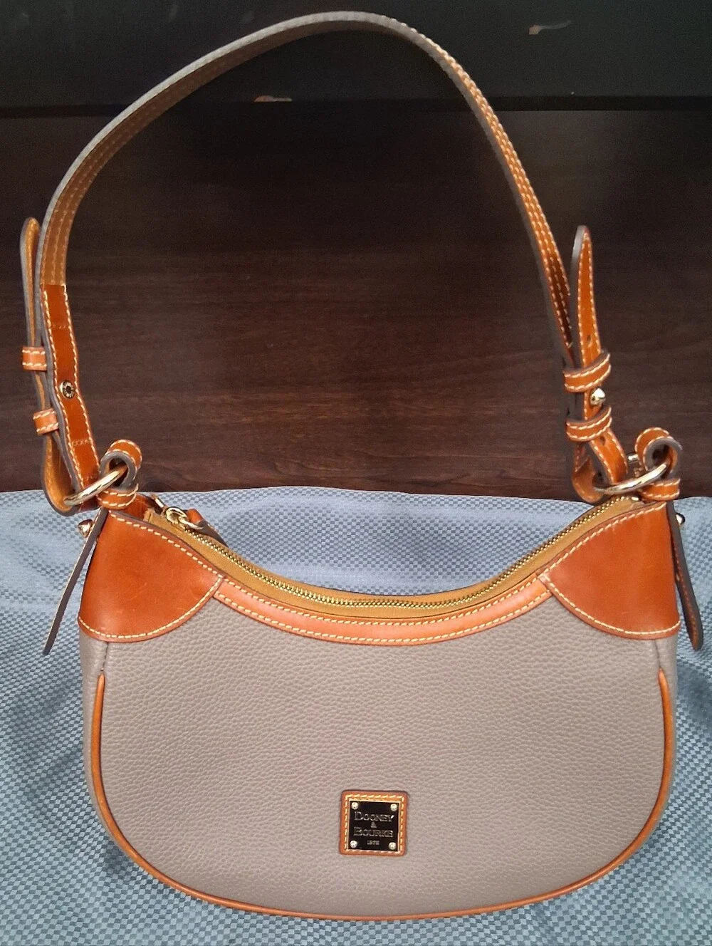 Dooney & Bourke Pebble Grain Small Hobo bag-taupe Color